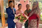 নিজের গৃহকর্মী ও তার বরকে বরণ করে নিলেন প্রধানমন্ত্রী