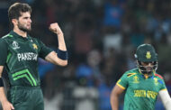 দক্ষিণ আফ্রিকাকে চেপে ধরেছে পাকিস্তান