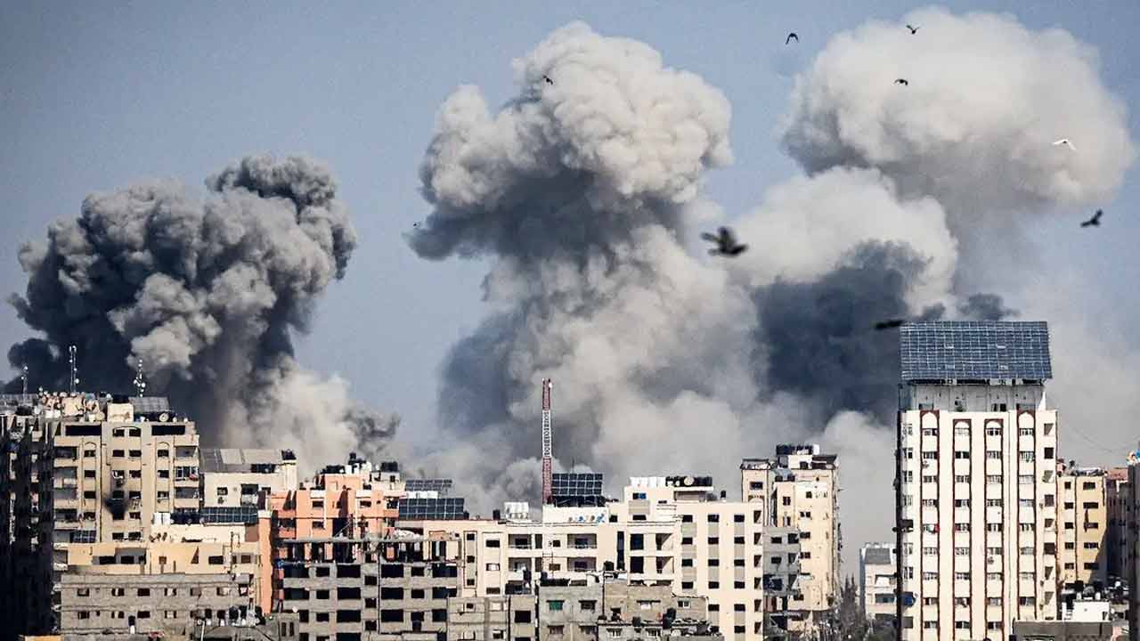 গাজায় বিমান হামলা বন্ধ করল ইসরায়েলফিলিস্তিনের গাজা উপত্যকায় বিমান হামলা বন্ধ করেছে ইসরায়েলি বিমান বাহিনী।