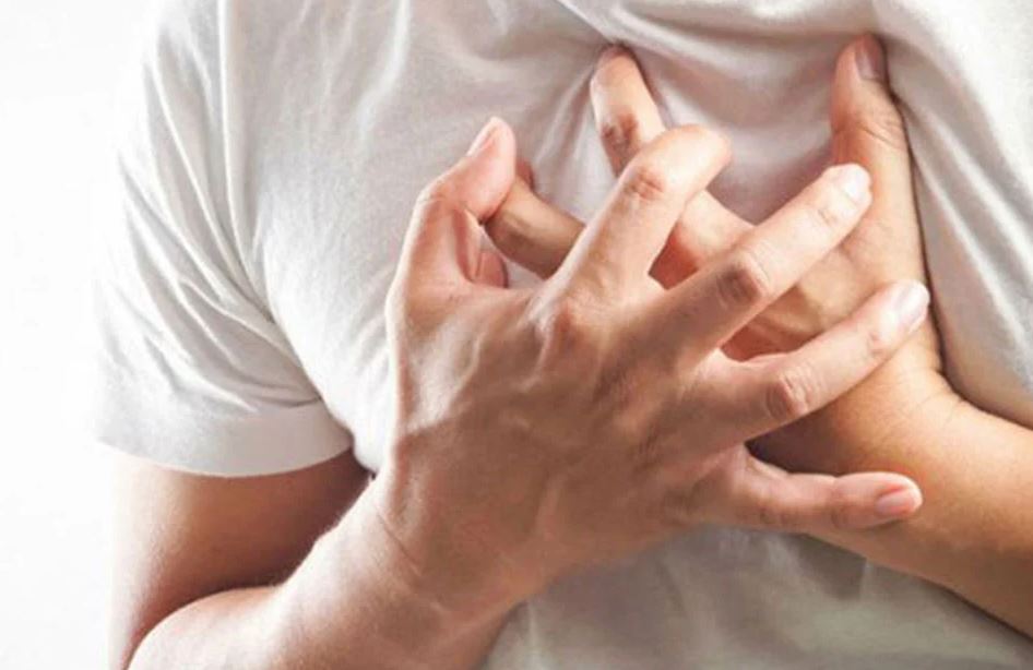 বুকে চাপা ব্যথা হলে