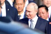 শি জিনপিংয়ের সঙ্গে দেখা করতে চীনে পৌঁছেছেন পুতিন