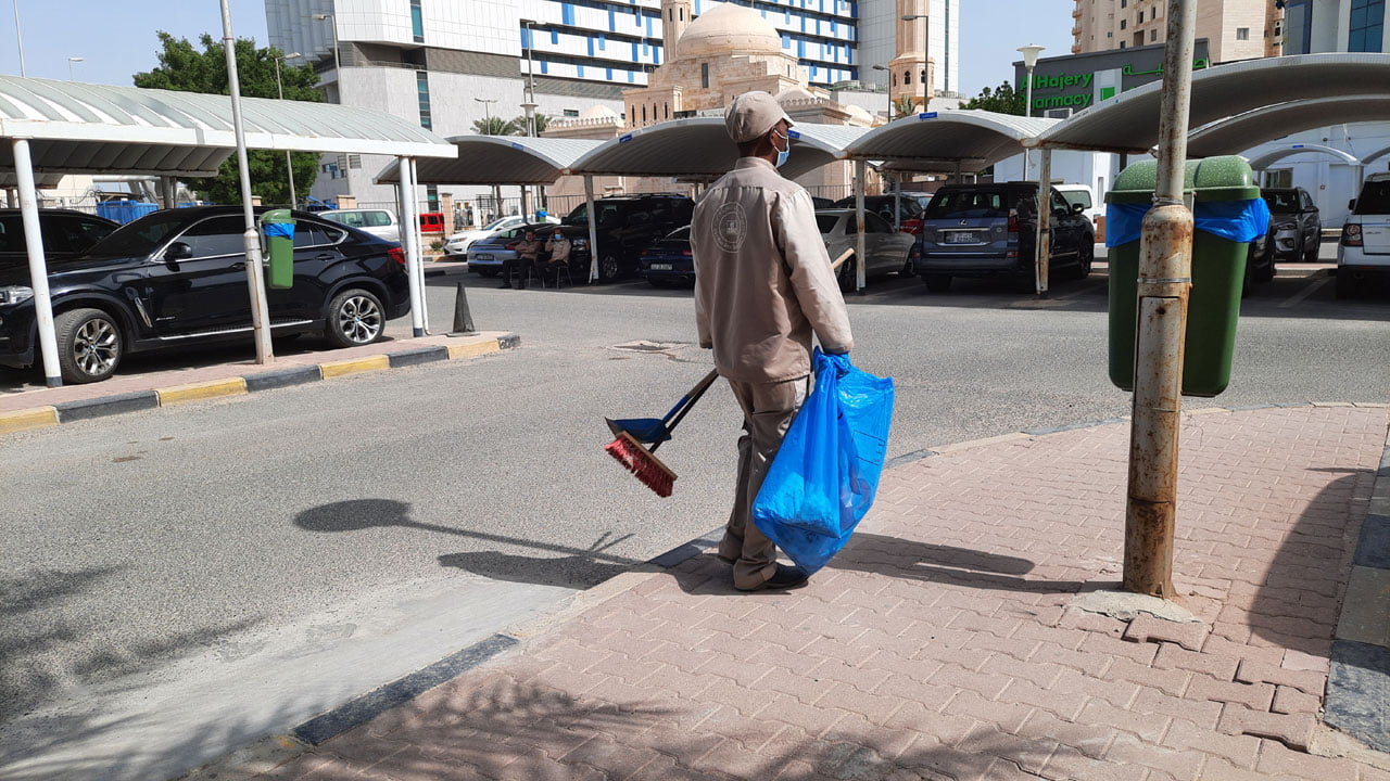 কুয়েতে ৭ লাখ টাকার শ্রমিক ভিসায় বেতন ২৭ হাজার