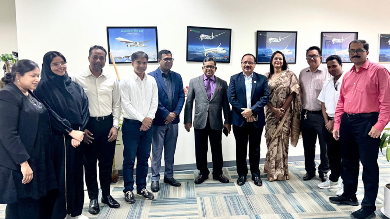 দুবাইয়ে বিমান বাংলাদেশ অফিস পরিদর্শনে বিমান প্রতিমন্ত্রী