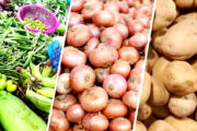 সবজির সঙ্গে পাল্লা দিয়ে আরেক দফায় বেড়েছে আলু-পেঁয়াজের দাম