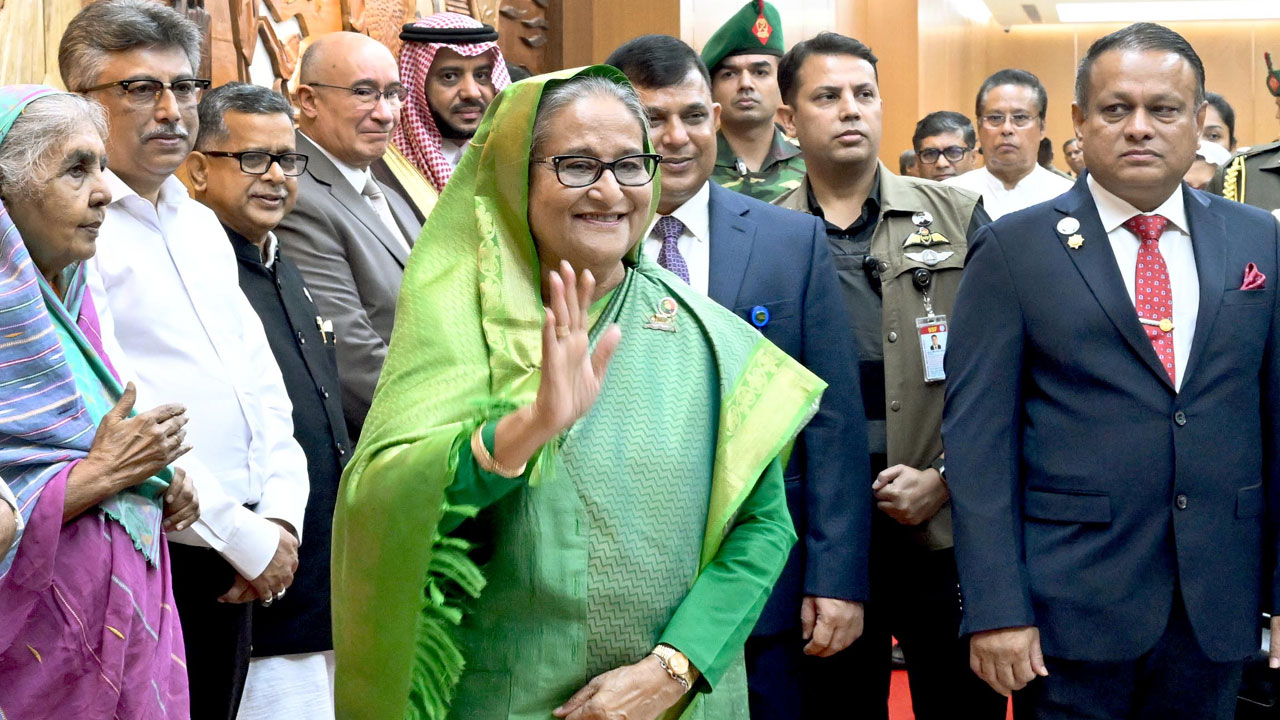 সৌদি আরবের উদ্দেশে ঢাকা ছেড়েছেন প্রধানমন্ত্রী