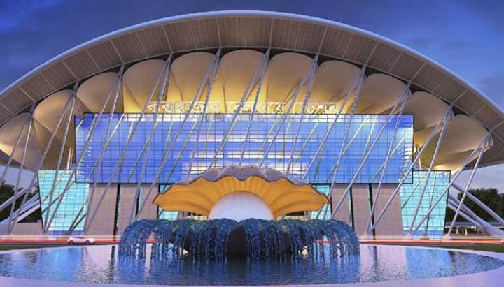 আইকনিক রেলস্টেশনে কী আছে!