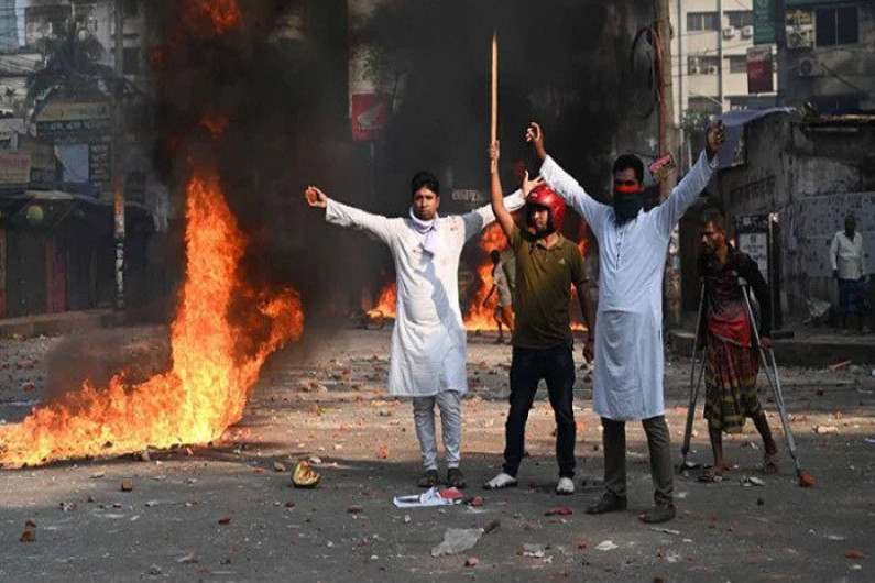 বাসে আগুন দেয়ার বোমা বানাচ্ছে বিএনপি নেতাকর্মীরা : ডিবি