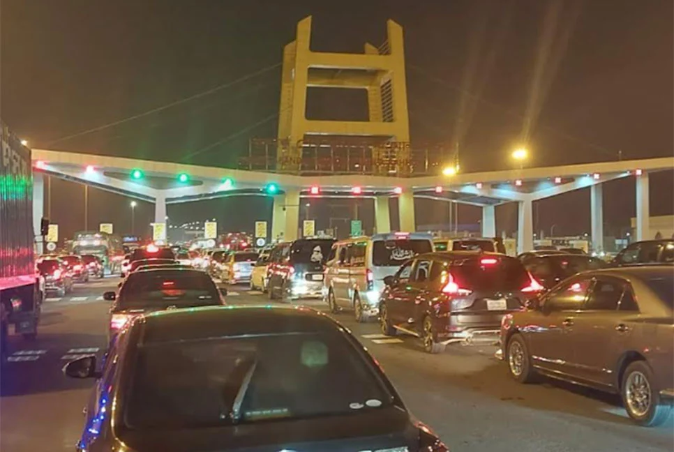 ছুটির দিনে বঙ্গবন্ধু টানেল দেখতে দর্শনার্থীদের ভিড়