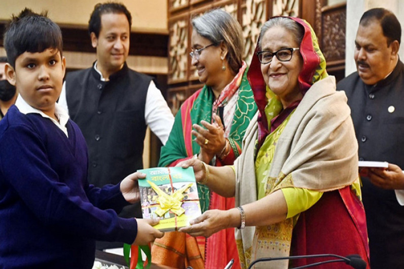 বিনামূল্যে পাঠ্যবই বিতরণ উদ্বোধন করলেন প্রধানমন্ত্রী