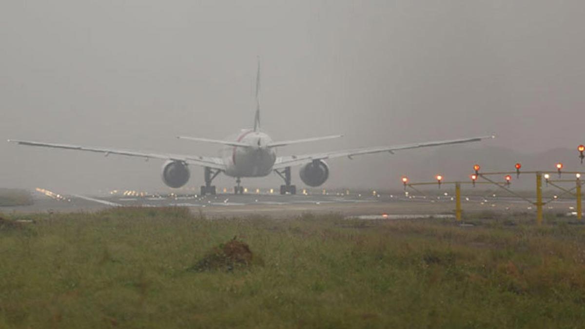 ঢাকায় নামতে পারল না ১২ ফ্লাইট, ৮টিই গেল কলকাতা
