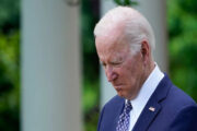 আরো কমেছে বাইডেনের জনপ্রিয়তা