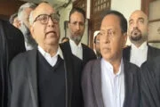সুপ্রিম কোর্টে মামলা পরিচালনায় দুই আইনজীবীর উপর নিষেধাজ্ঞা