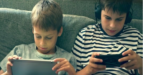 শিশুদের জন্য নিষিদ্ধ হচ্ছে সোশ্যাল মিডিয়া