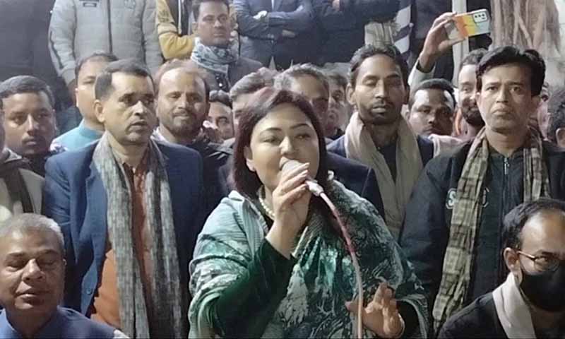 ‘আমি কিন্তু ডরে ঘরে বসে থাকা মহিলা না’, কার উদ্দেশে বললেন মমতাজ