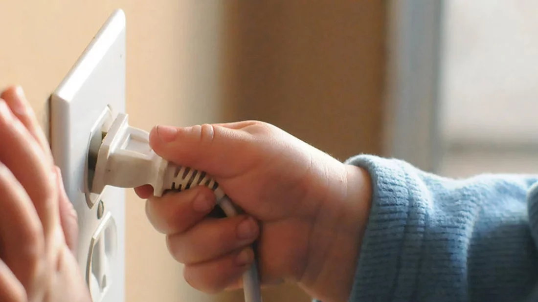 বৈদ্যুতিক দুর্ঘটনা থেকে শিশুর জীবন বাঁচাতে করণীয়