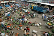 বাজারে উত্তাপ : সবকিছুর দাম বৃদ্ধি, অসহায় ক্রেতারা