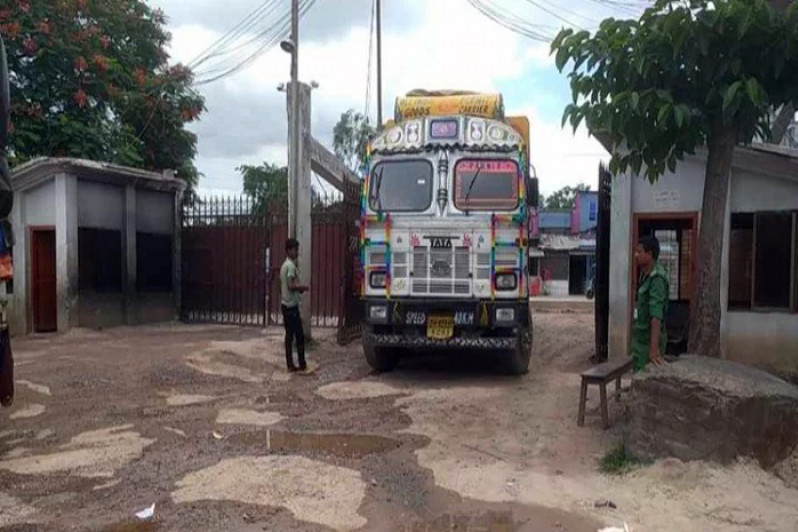 হিলিতে আলু আমদানি শুরু, পাইকারিতে দাম সর্বোচ্চ ২৫ টাকা