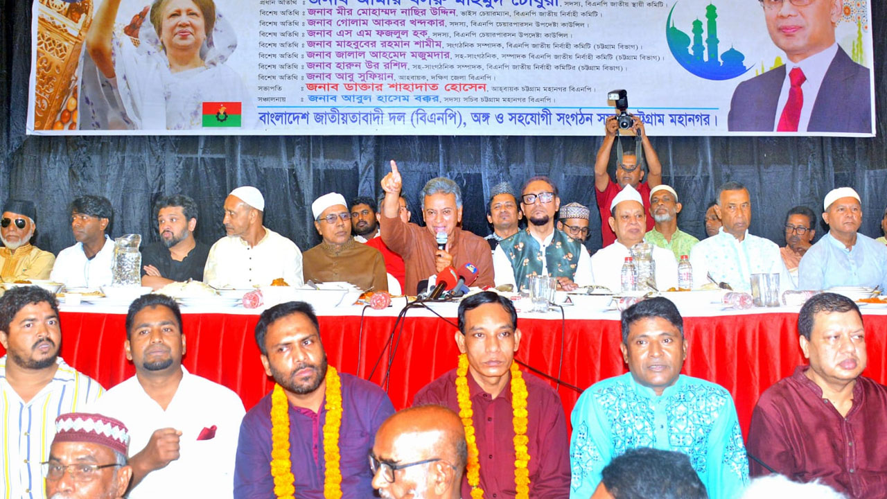 ইফতার মাহফিলে কৃচ্ছ্রসাধন করতে হবে, মানতে পারছি না : খসরু