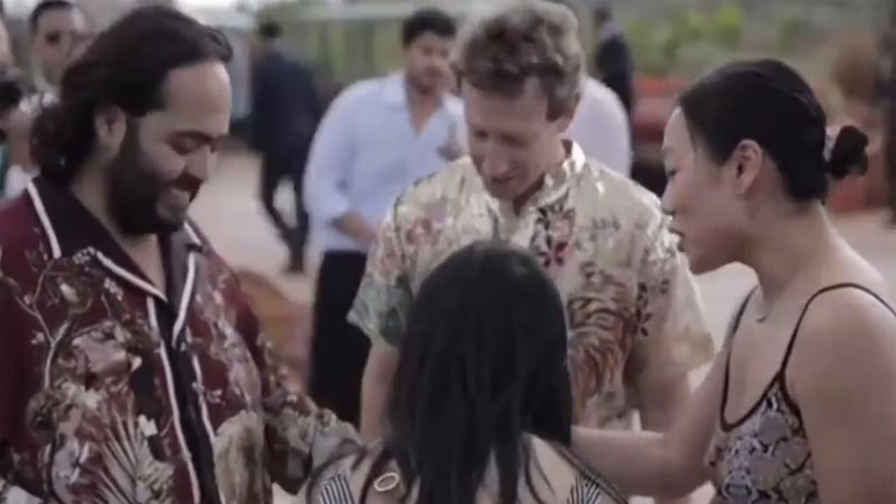 অনন্ত আম্বানির ঘড়ি দেখে মুগ্ধ জাকারবার্গের স্ত্রী