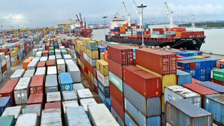 বন্দরে এক হাজার ফলের কনটেইনার, বাজারে সংকট