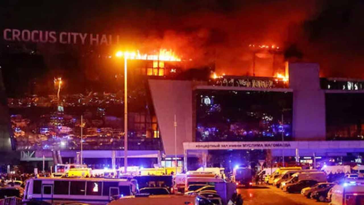 মস্কোর কনসার্ট হলে হামলা : এ পর্যন্ত গ্রেপ্তার ১২