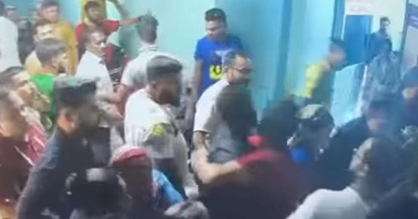 শিশুর মৃত্যু, চিকিৎসককে মেরে আইসিইউতে পাঠাল রোগীর স্বজনরা