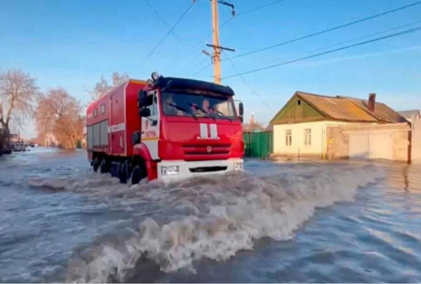 রাশিয়ায় বাঁধ ভেঙে বন্যা, তলিয়ে গেছে ১০ হাজার বাড়ি