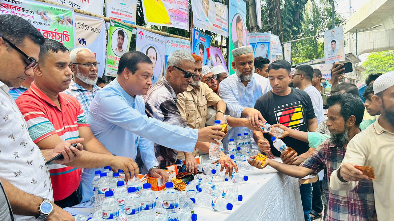 শিক্ষামন্ত্রীর পদত্যাগ দাবি জয়নুল আবদিন ফারুকের