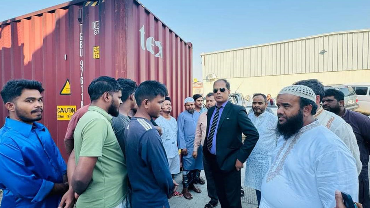 বন্যাকবলিত প্রবাসীদের দ্বারে দুবাই কনস্যুলেট