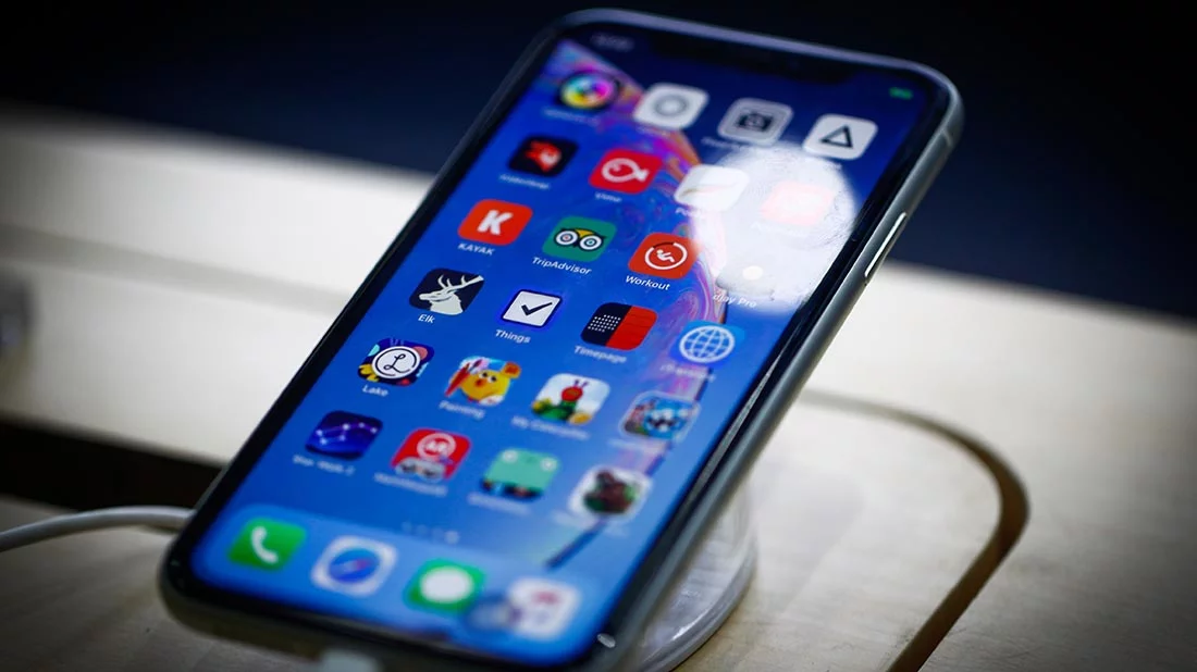 স্যামসাংয়ের কাছে শীর্ষস্থান হারাল আইফোন