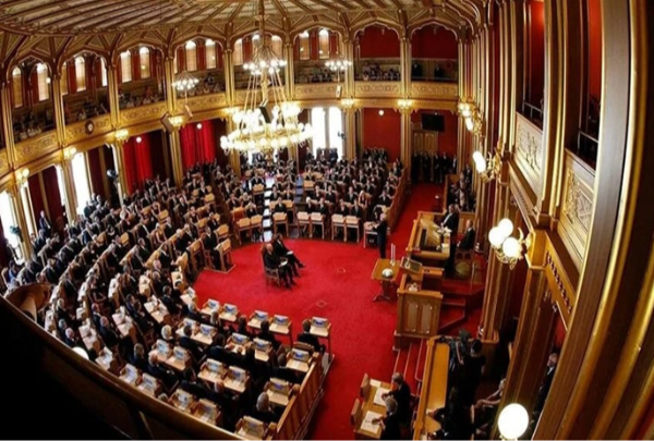 নরওয়ের পার্লামেন্টে আতঙ্ক, ঘিরে রেখেছে নিরাপত্তা বাহিনী