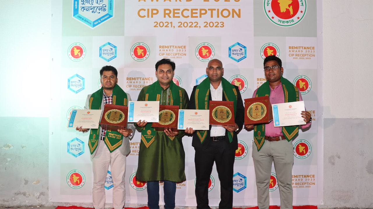 দুবাইয়ে রেমিট্যান্স অ্যাওয়ার্ড পেলেন বাংলাদেশ প্রেসক্লাবের ৪ জন