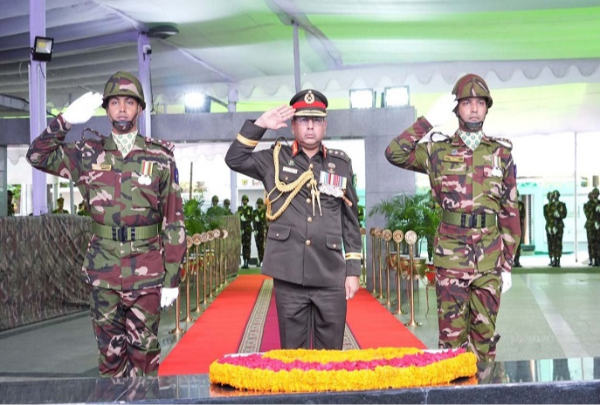 সেনাবাহিনী প্রধানের বঙ্গবন্ধুর প্রতিকৃতিতে শ্রদ্ধা নিবেদন