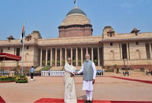 দিল্লির রাষ্ট্রপতি ভবনে শেখ হাসিনাকে লাল গালিচা সংবর্ধনা