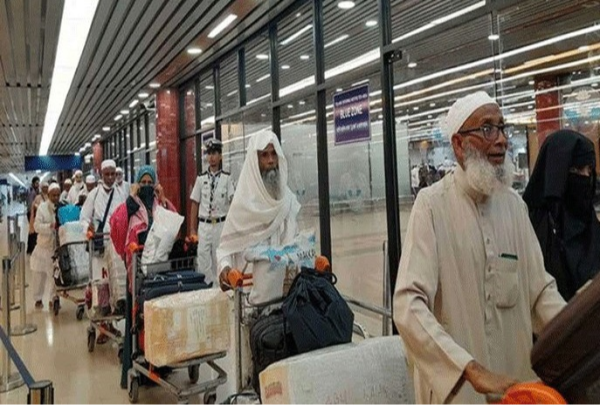 দেশে ফিরলেন ৪৩ হাজার ৮৩ হাজি