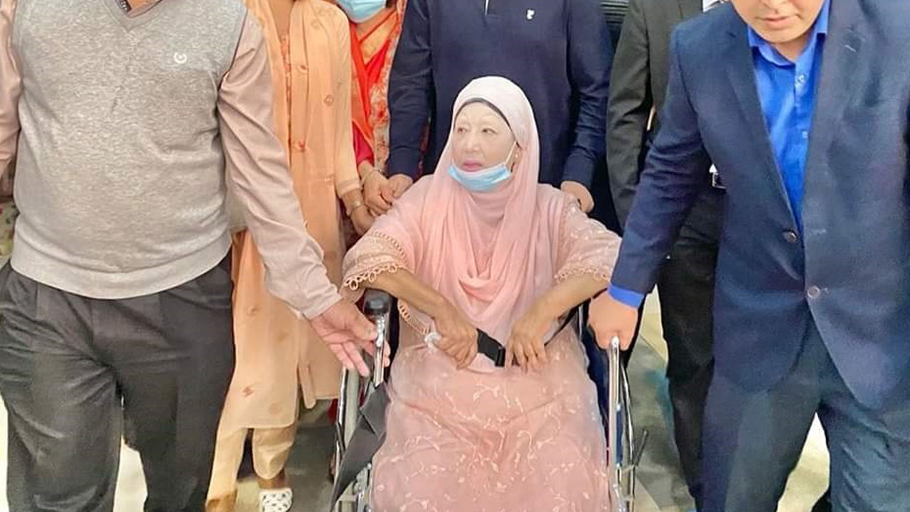 বিকেলে বাসায় ফিরেছেন খালেদা জিয়া